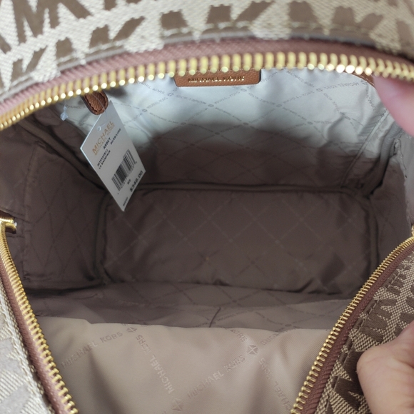 Michael Kors large backpack - Picture 9 of 16